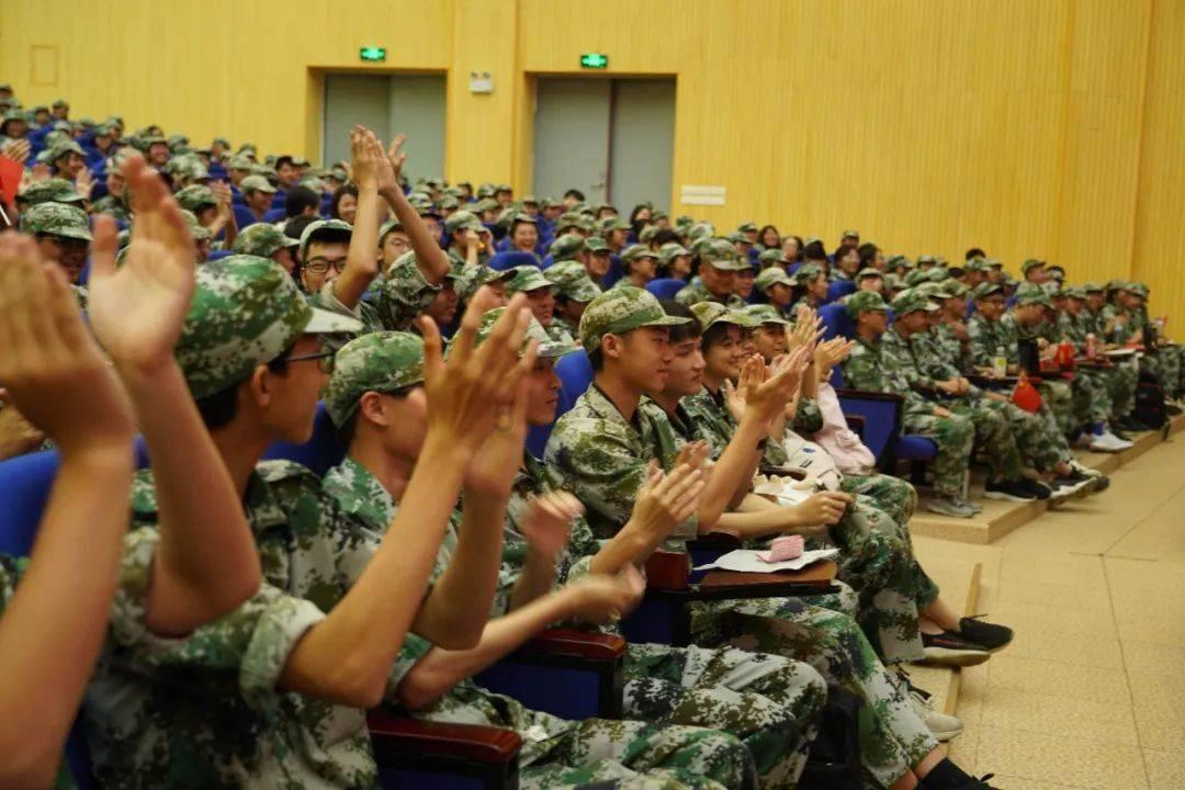 这照片是男孩还是女孩游戏画面