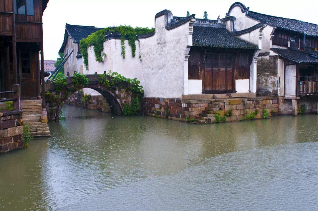《19层》从为自己逃跑到为兄弟奔跑，自私的强哥终为兄弟情而牺牲